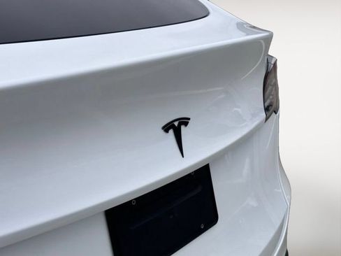 Used 2022 Tesla Model Y Long Range AWD/4WD image 25