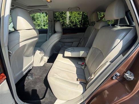 Used 2012 Subaru Outback 2.5i Limited w/ Moonroof Pkg AWD/4WD image 20
