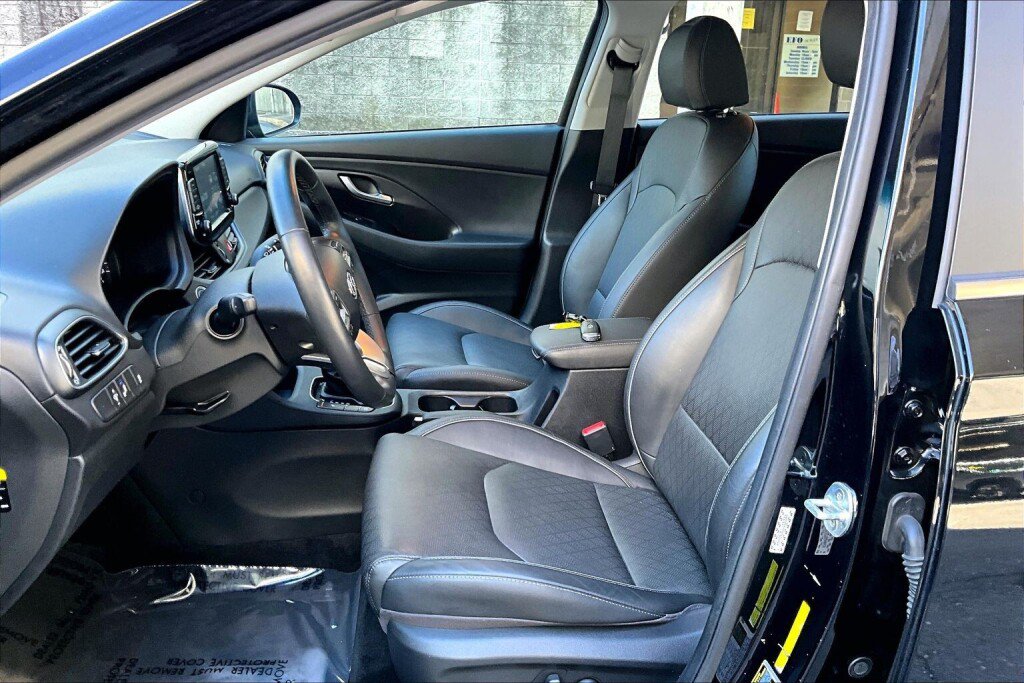 Used 2020 Hyundai Elantra GT w/ Style Package 02 FWD image 14
