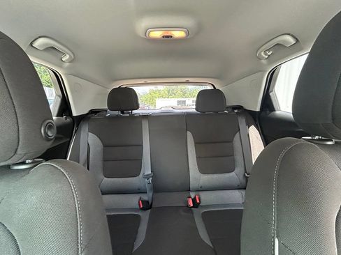 Used 2022 Chevrolet TrailBlazer LT w/ Convenience Package FWD image 14