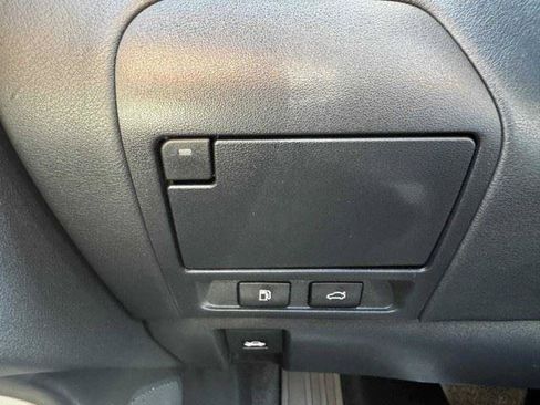 Used 2023 Lexus LS 500 w/ Accessory Package (Z2) RWD image 24