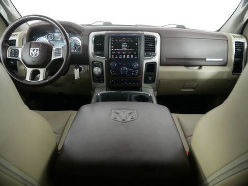 Used 2017 RAM 1500 Laramie AWD/4WD image 17