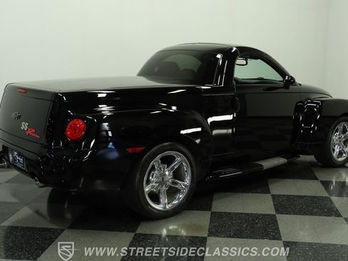 Used 2004 Chevrolet SSR w/ Preferred Equipment Group RWD image 12