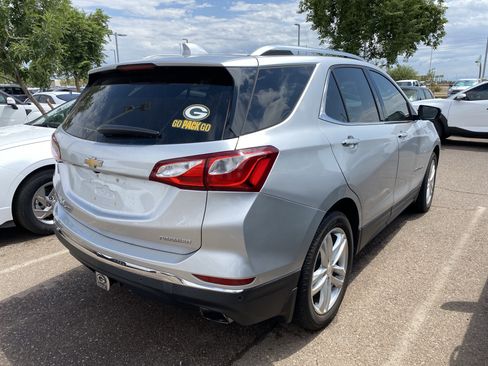 Used 2020 Chevrolet Equinox Premier FWD image 2