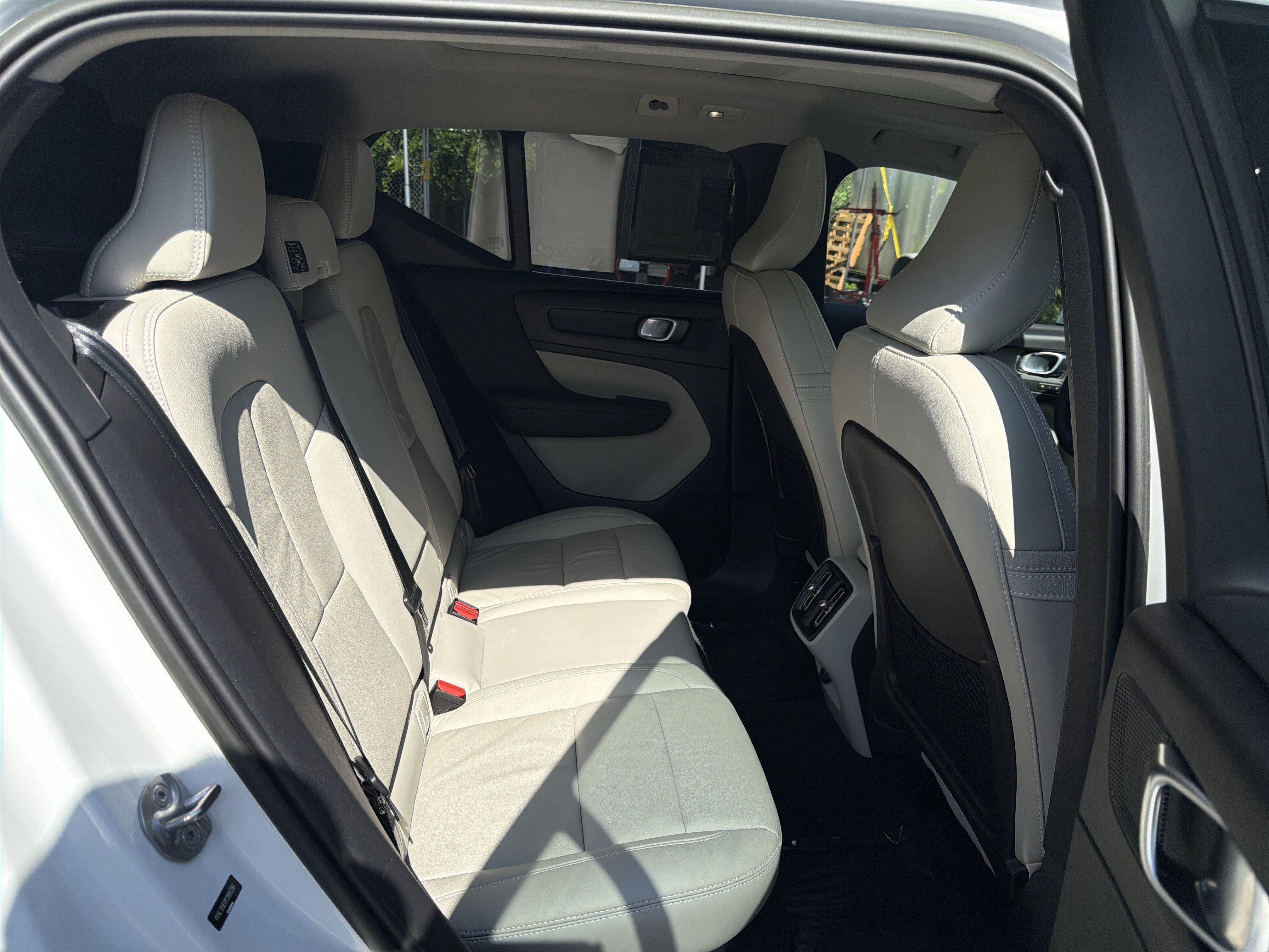 Certified 2023 Volvo XC40 B5 Plus w/ Protection Package Premier AWD/4WD image 33