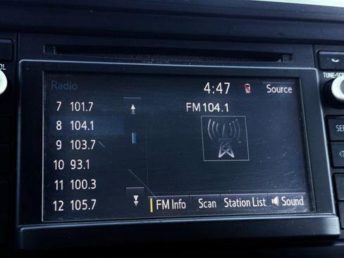 Used 2017 Toyota Tacoma SR image 28