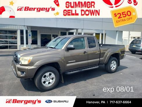 Used 2014 Toyota Tacoma 4x4 Access Cab V6 w/ SR5 Package image 1