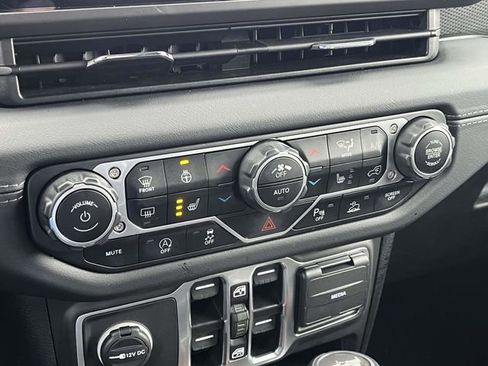 Used 2024 Jeep Wrangler Unlimited Rubicon image 31