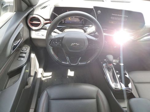 Used 2024 Chevrolet Trax RS FWD image 13