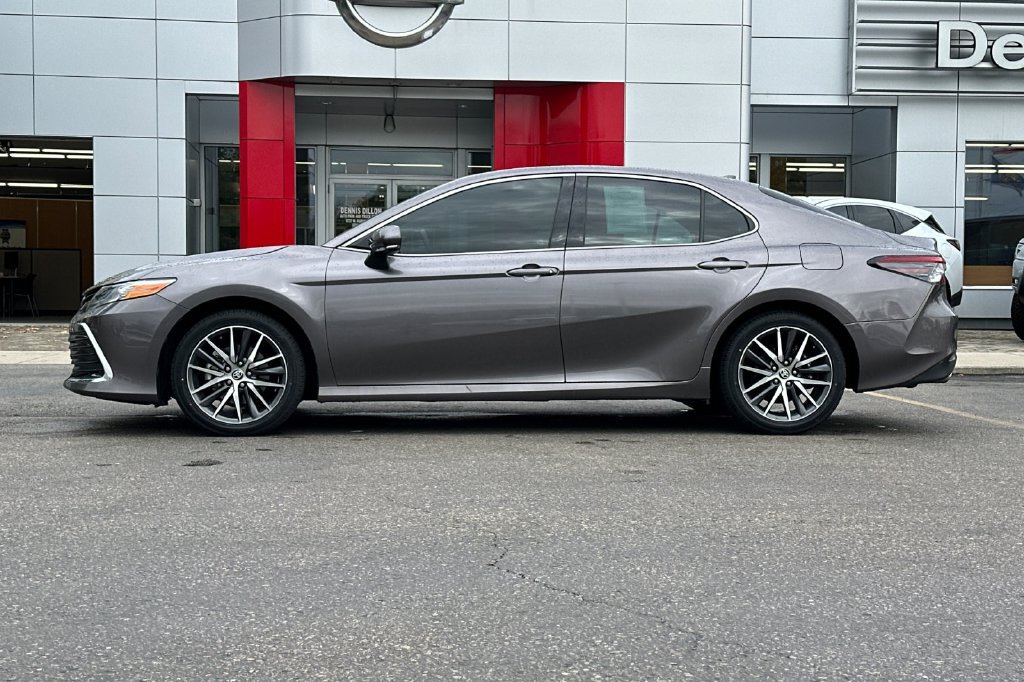 Used 2024 Toyota Camry XLE w/ Cold Weather Package FWD image 15