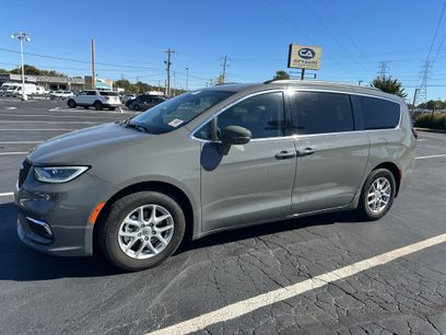 Used 2022 Chrysler Pacifica Touring-L