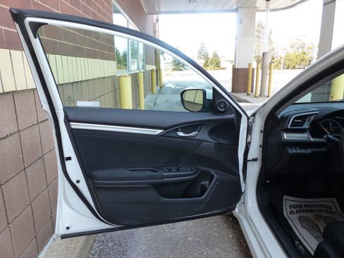 Used 2019 Honda Civic EX image 17