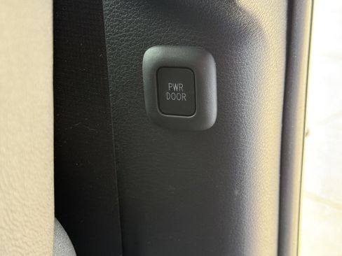Used 2026 Toyota Sienna XSE FWD image 17