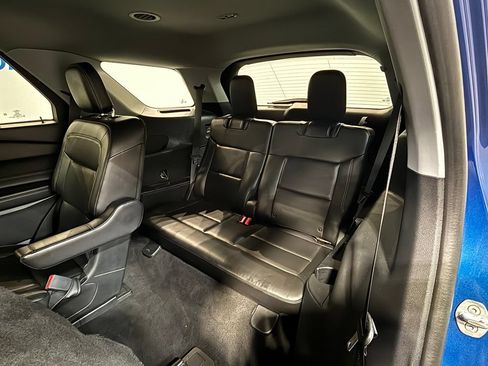 Used 2022 Ford Explorer XLT w/ Equipment Group 202A AWD/4WD image 30