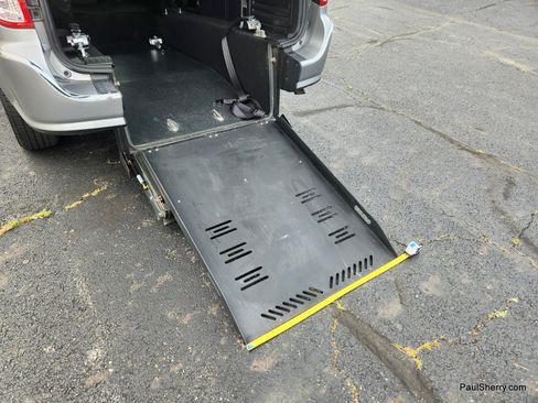 Used 2019 Dodge Grand Caravan GT FWD image 26