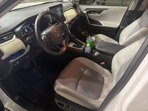 Used 2021 Toyota RAV4 Limited image 5