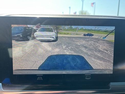 Used 2024 Chevrolet Silverado 1500 RST w/ Z71 Off-Road Package image 9