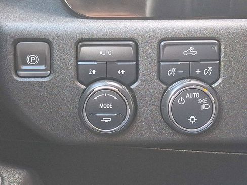 Used 2023 Chevrolet Silverado 1500 LT image 24