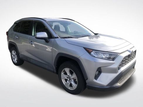 Used 2020 Toyota RAV4 XLE FWD image 3