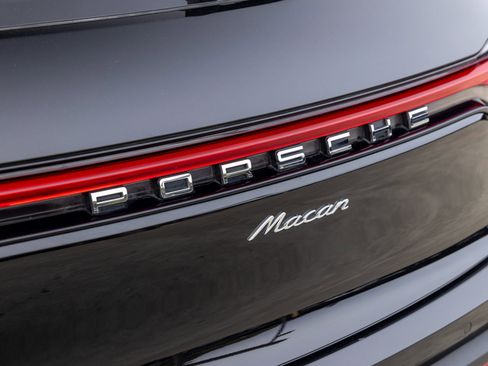 Certified 2025 Porsche Macan image 19