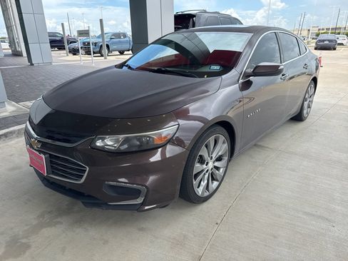 Used 2016 Chevrolet Malibu Premier w/ Driver Confidence Package II FWD image 3