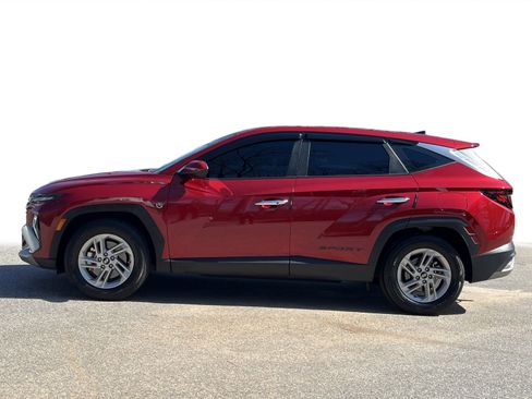 Used 2025 Hyundai Tucson SE image 22