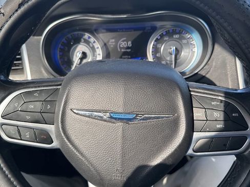Used 2019 Chrysler 300 Touring L w/ Quick Order Package 22F image 9