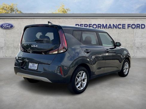 Used 2023 Kia Soul LX w/ LX Technology Package image 5