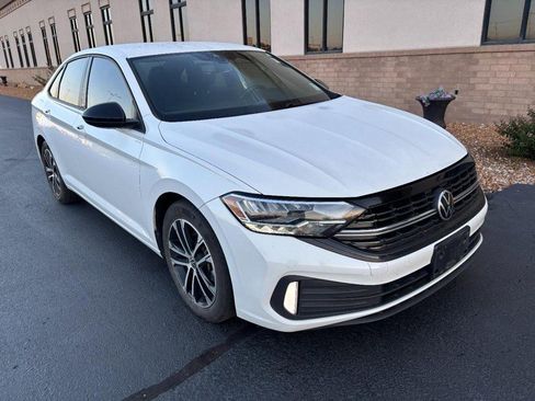 Used 2023 Volkswagen Jetta Sport FWD image 2