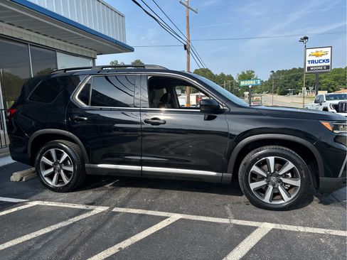 Used 2024 Honda Pilot Touring image 17