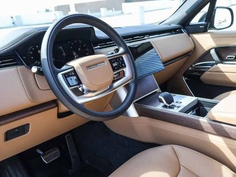New 2025 Land Rover Range Rover Long Wheelbase SE image 18