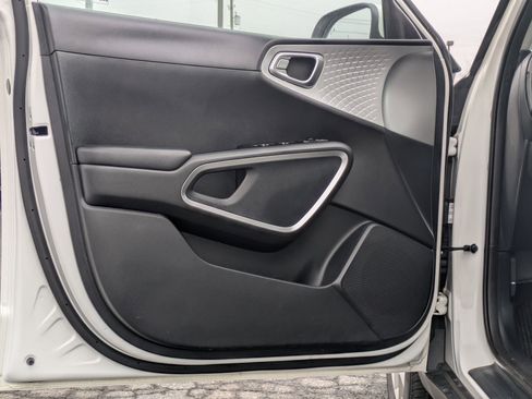 Used 2023 Kia Soul S image 11