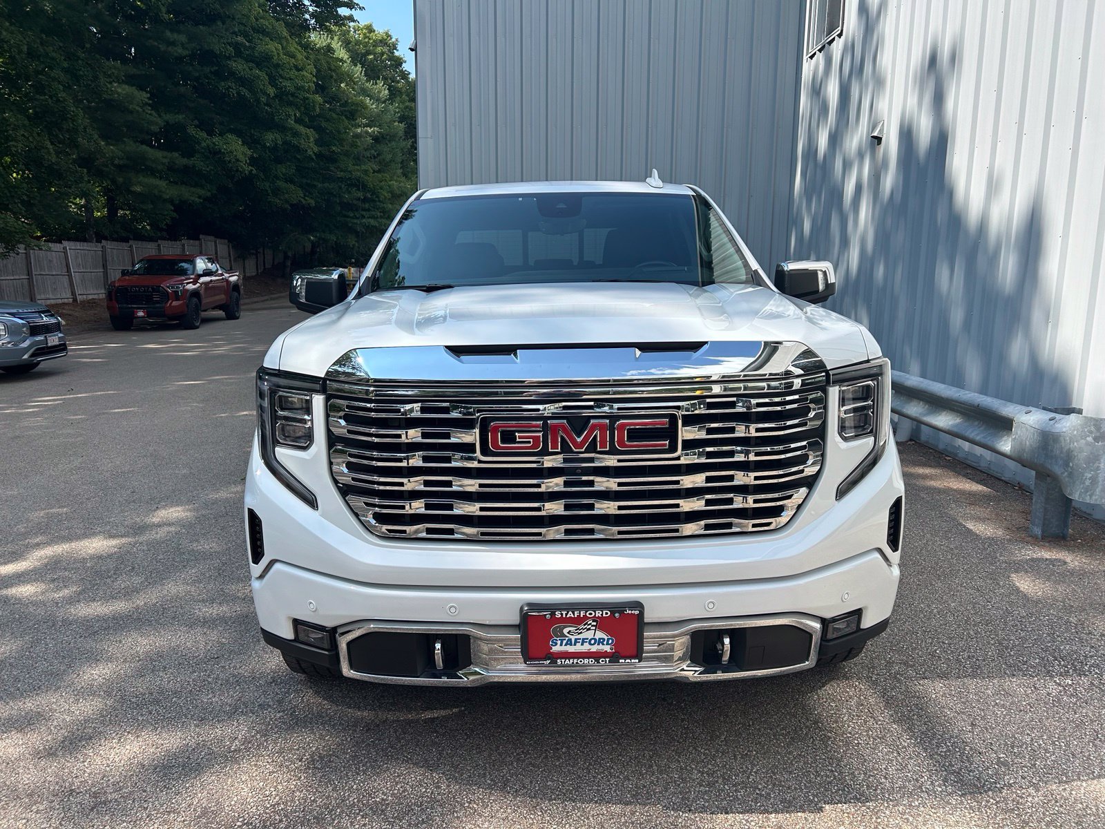 Used 2023 GMC Sierra 1500 Denali w/ Denali Reserve Package AWD/4WD image 2