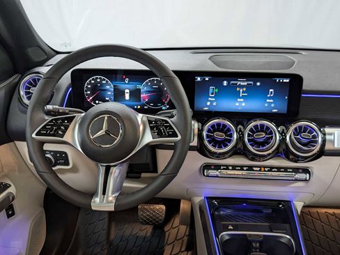 Used 2025 Mercedes-Benz GLB 250 GLB 250 image 22