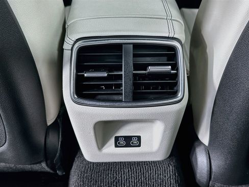 Used 2025 Genesis G70 2.5T RWD image 28