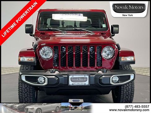 Used 2022 Jeep Gladiator Sport image 2