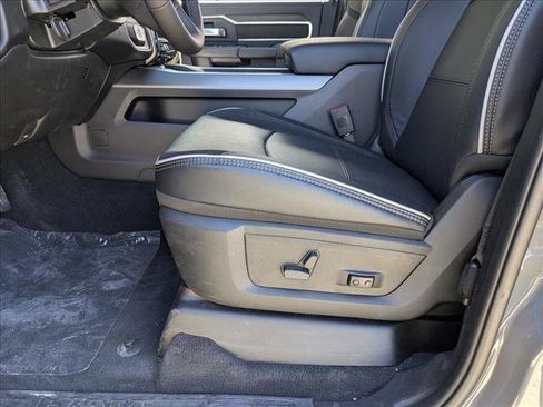 New 2026 RAM 2500 Laramie AWD/4WD image 4