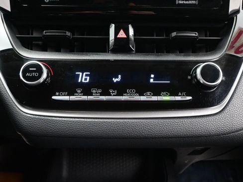 Used 2021 Toyota Corolla LE image 19