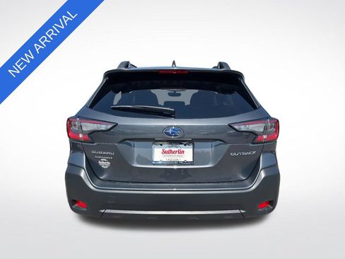 Used 2025 Subaru Outback Premium AWD/4WD image 4
