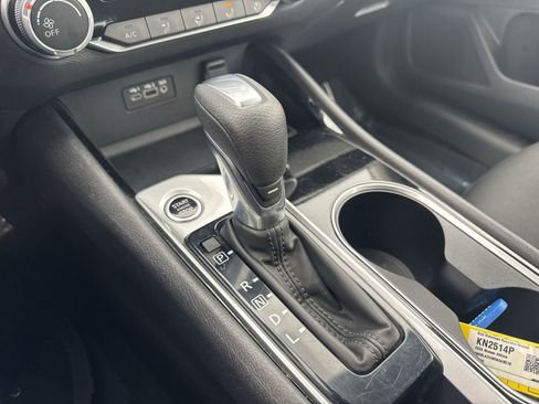 Used 2024 Nissan Altima 2.5 SV FWD image 24