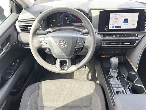 Used 2025 Toyota Camry LE image 18