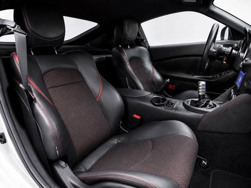 Used 2020 Nissan 370Z Coupe RWD image 14