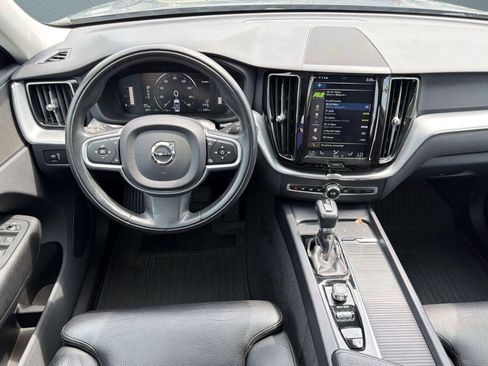 Used 2019 Volvo XC60 T5 Momentum w/ Premium Package FWD image 27