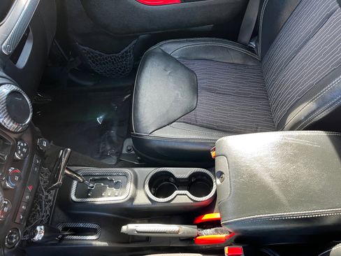 Used 2013 Jeep Wrangler Freedom Edition image 15