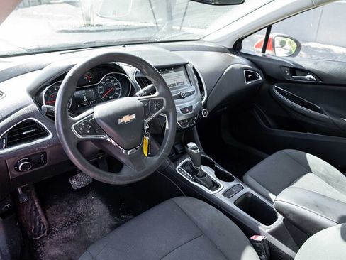 Used 2017 Chevrolet Cruze LT FWD image 9