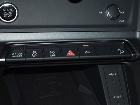 Certified 2025 Audi Q3 2.0T Premium w/ Convenience Package image 14