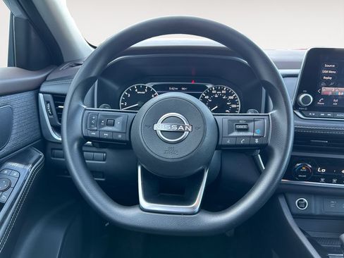 Used 2023 Nissan Rogue SV AWD/4WD image 12