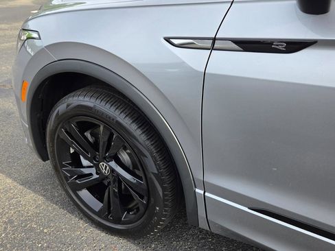 Used 2023 Volkswagen Tiguan SE R-Line image 11