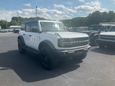 New 2026 Ford Bronco Outer Banks w/ Sasquatch Package AWD/4WD image 3