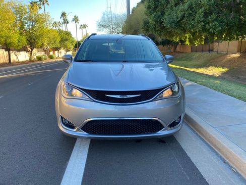 Used 2017 Chrysler Pacifica Touring-L image 12